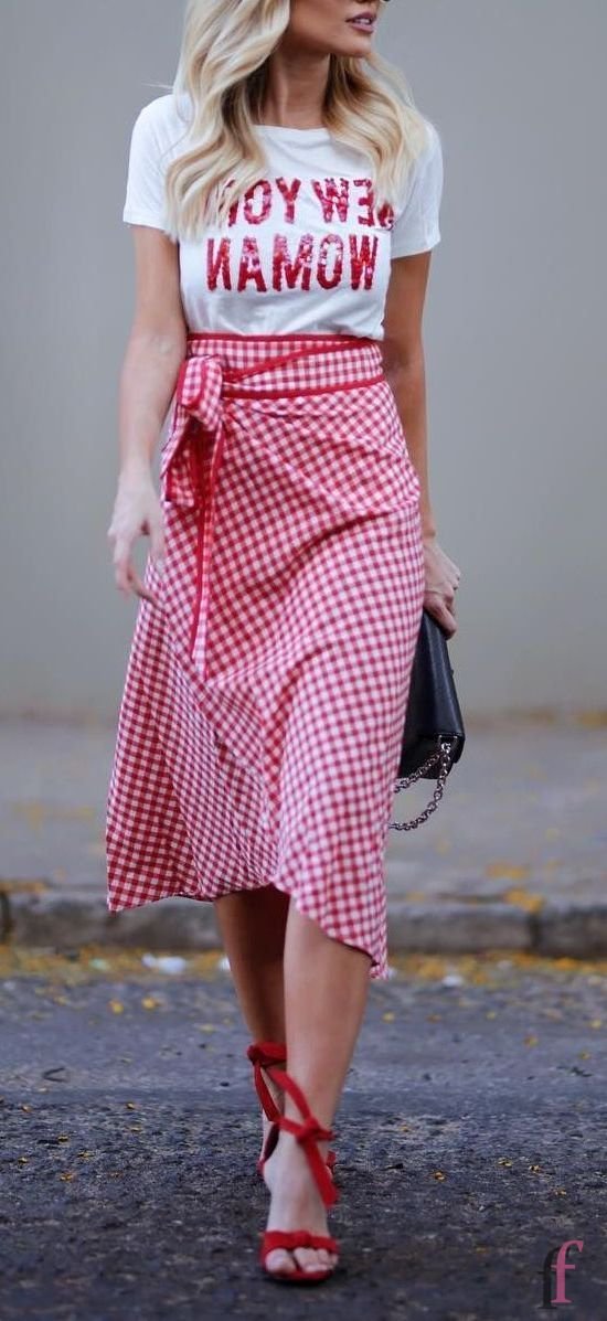 99+ best boho dress ideas, that you'll want to wear over and over again. The best way to add bohemian elements to your casual outfit is by adding some layers and wearing outfits, that are flowing and flouncy. We wanted to make sure we provided you the best of the best, to add a little personality to stand out in a crowd #boho #bohemian #dress #summer #outfits
