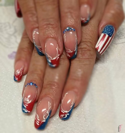 Why not show your patriotism on your fingertips? Here we have 20 cute nail designs for 4th of July 2018 to fall in love with #Nail #NailArt #NailDesigns #4thofJuly #Patriotic