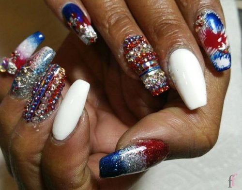 We’ve rounded up some of our favorite and easy 4th of July nail art ideas, so your nails will get more attention than the fireworks! #Nail #NailArt #NailDesigns #4thofJuly #Patriotic