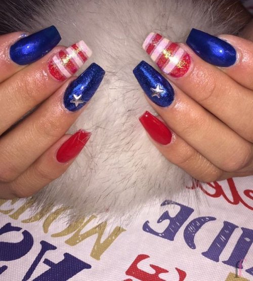 We’ve rounded up some of our favorite and easy 4th of July nail art ideas, so your nails will get more attention than the fireworks! #Nail #NailArt #NailDesigns #4thofJuly #Patriotic
