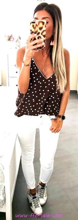 Awesome and top look - vneck, dot, sneakers, black, white