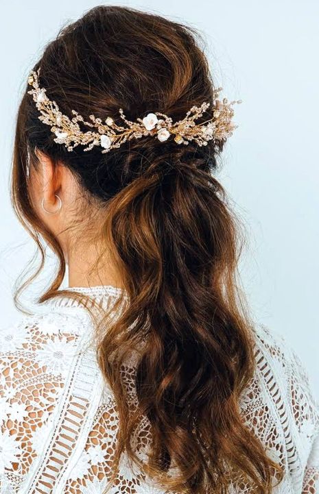 Elegant Wedding Hairstyle - weddinginspiration, instadaily, hairinspo, bridalhairaccessories