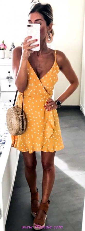 Finest - beautiful and hot look - model, posing, yellow, handbag