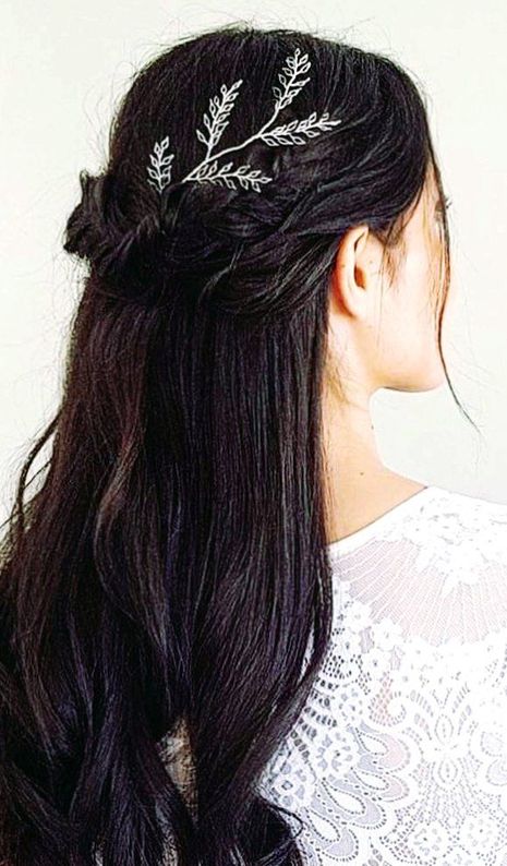 Prettiest Bride Hairstyle - bridalhairpiece, bridetobe, hairstylist, weddinginspiration