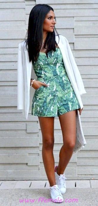 Summer Outfits My classic and relaxed wardrobe - floral, sneakers, blazer, photoshoot, posing, green