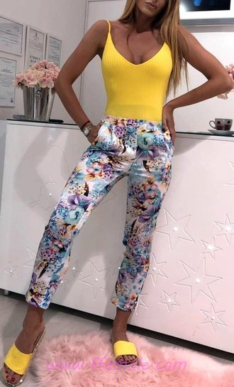 Relaxed Adorable Summer Time Outfits - posing, lifestyle, cute, elegant